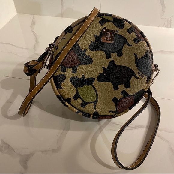 KEM Rhino Circle Crossbody
